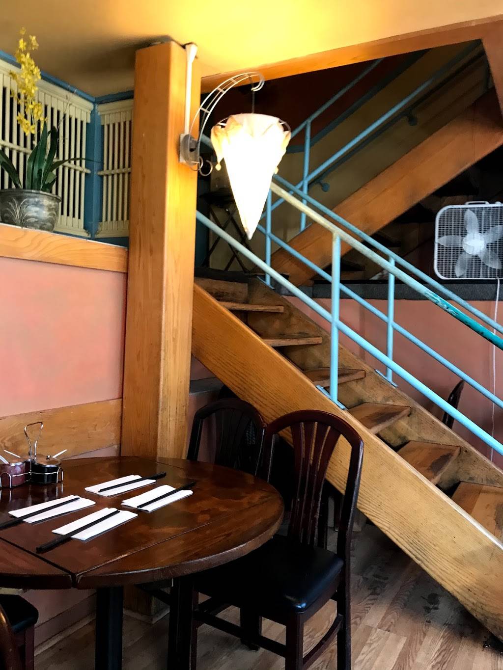 Le’s | restaurant | 35 Dunster St, Cambridge, MA 02138, USA | 6178644100 OR +1 617-864-4100