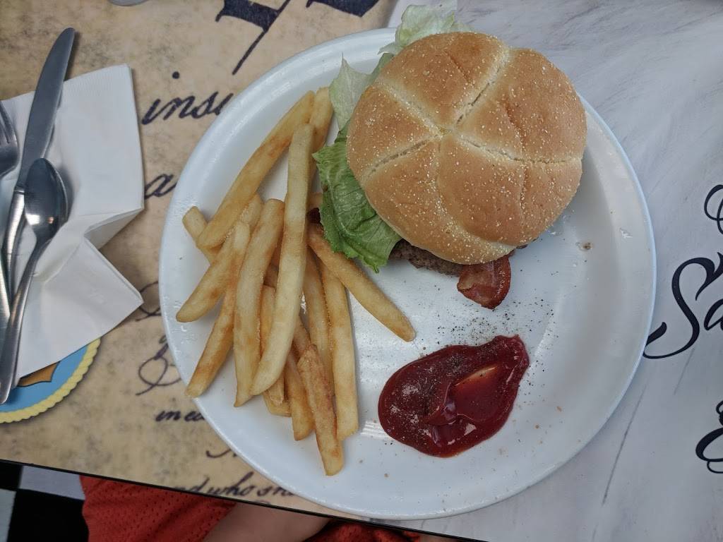 Markos Diner | restaurant | 16305 San Carlos Blvd, Fort Myers, FL 33908, USA | 2392049172 OR +1 239-204-9172