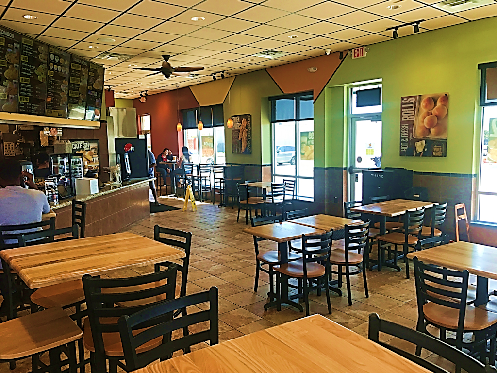 Golden Chick | meal takeaway | 1318 N Masters Dr, Dallas, TX 75217, USA | 4697098001 OR +1 469-709-8001