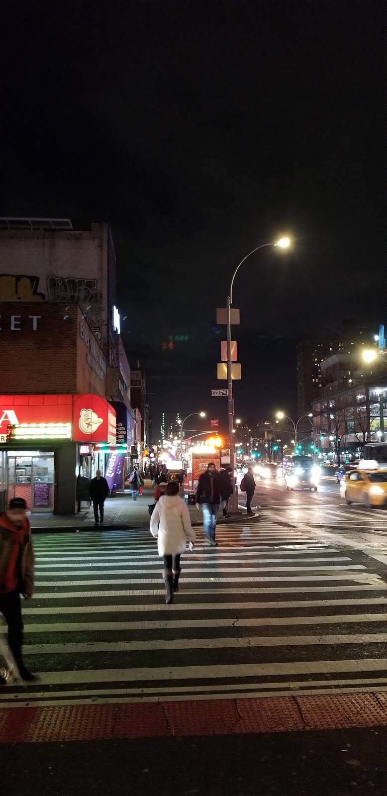 Papa Johns Pizza | restaurant | 343 Grand St, New York, NY 10002, USA | 2129797272 OR +1 212-979-7272