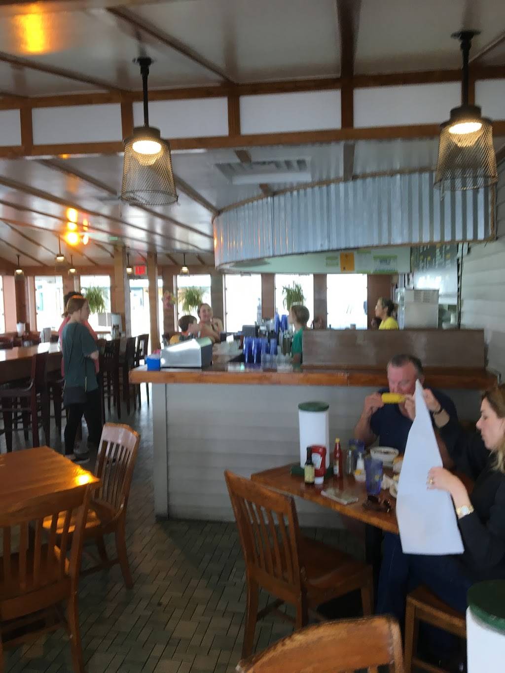 Bennos Cajun Seafood Restaurant | restaurant | 1212 Seawall Blvd, Galveston, TX 77550, USA | 4097624621 OR +1 409-762-4621