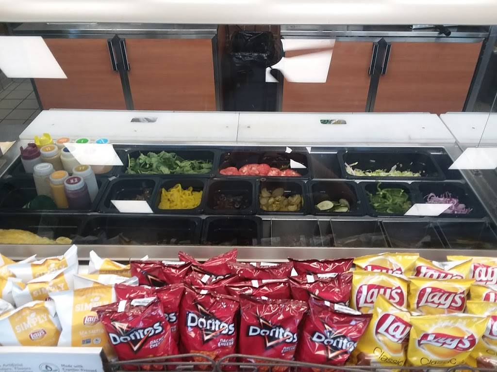 Subway | restaurant | 308 N Walnut St, Muncie, IN 47305, USA | 7652549338 OR +1 765-254-9338