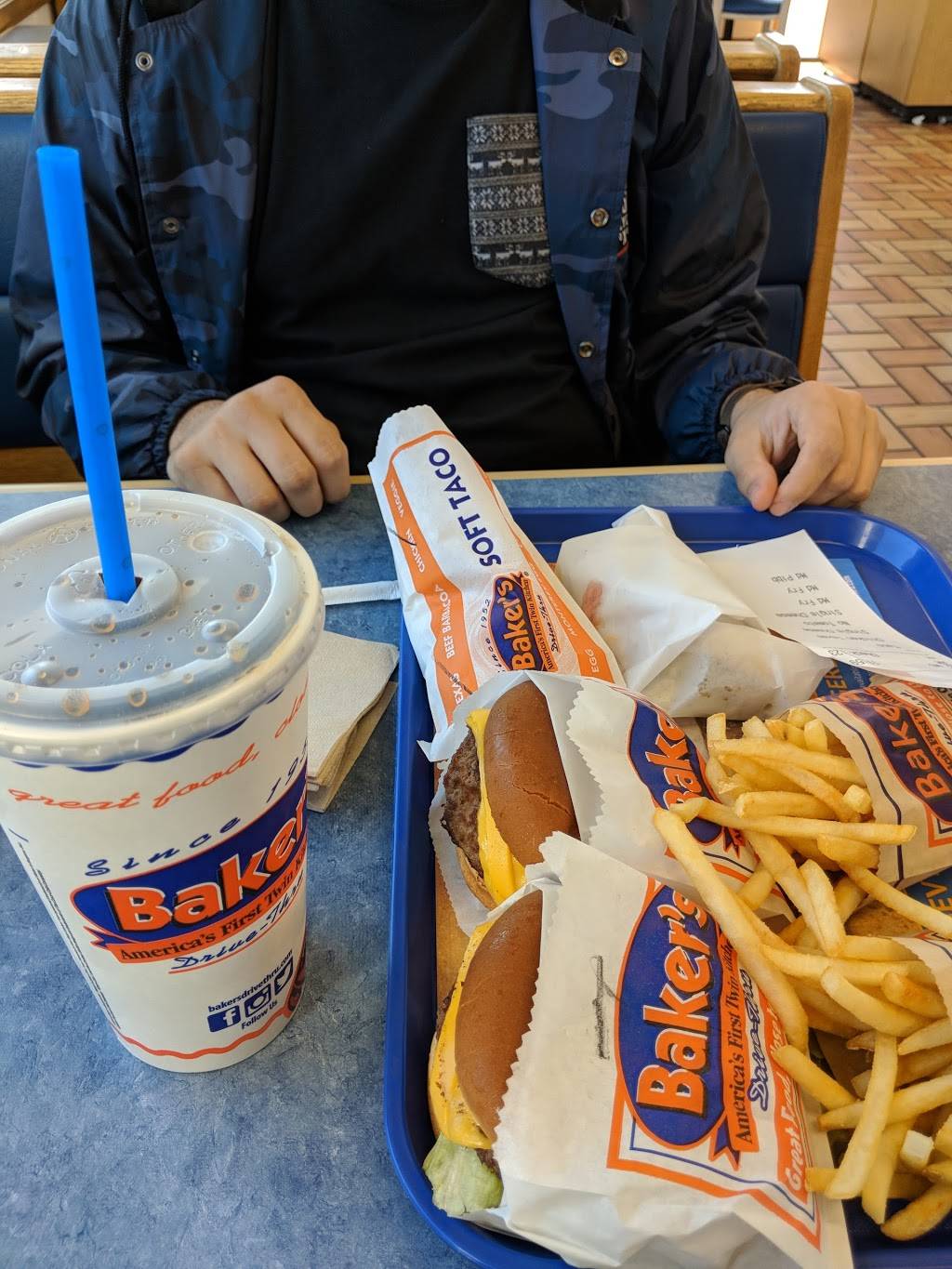 Bakers Drive-Thru | restaurant | 12820 Day St, Moreno Valley, CA 92553, USA | 9098845233 OR +1 909-884-5233