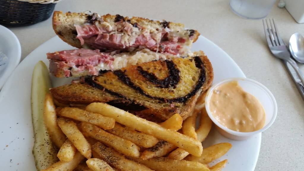 Old Town Family Restaurant | restaurant | 2107 Camanche Ave, Clinton, IA 52732, USA | 5632420130 OR +1 563-242-0130