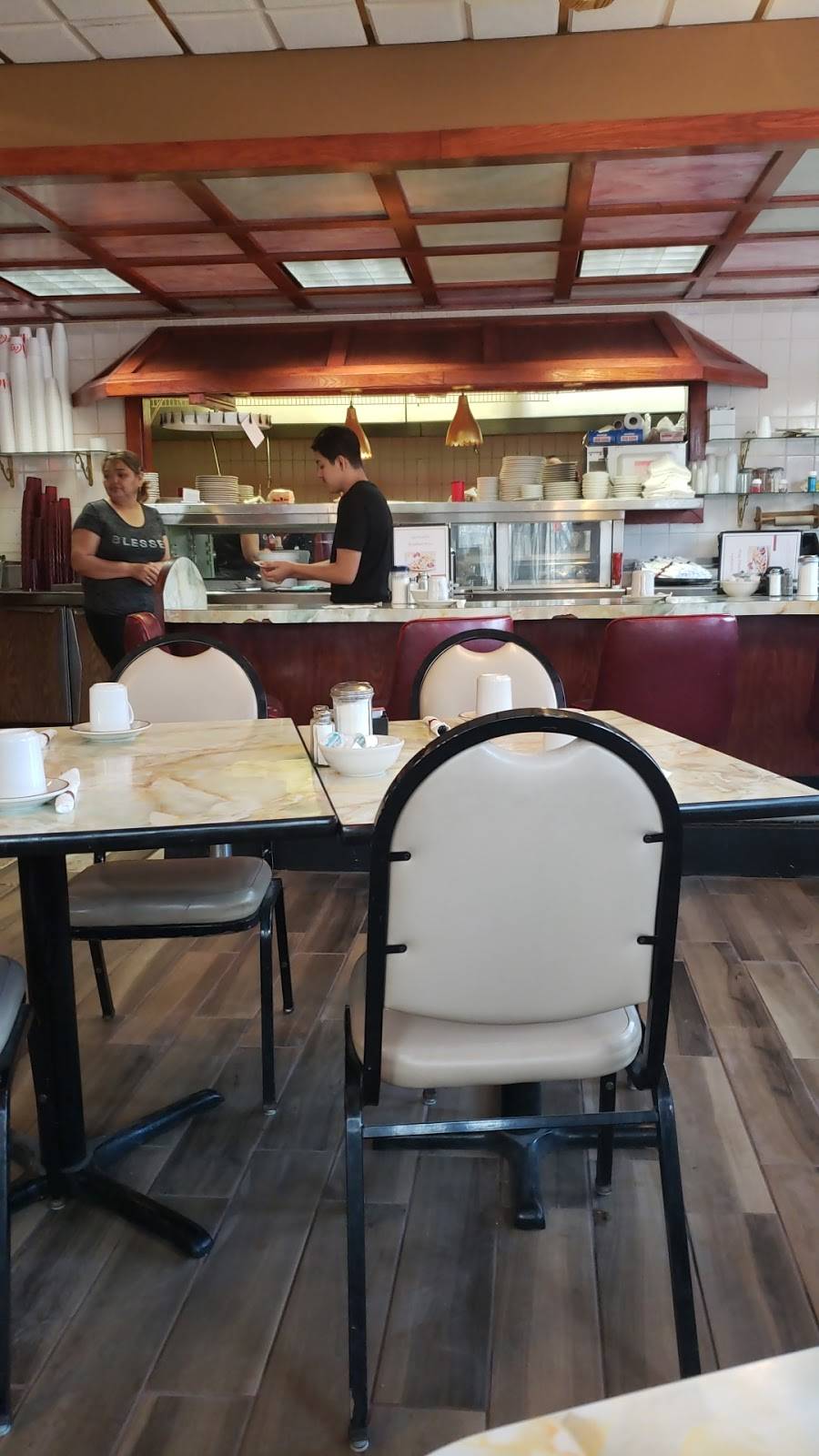 Landmark Family Restaurant | restaurant | 3451 S Kinnickinnic Ave, Milwaukee, WI 53207, USA | 4144811300 OR +1 414-481-1300