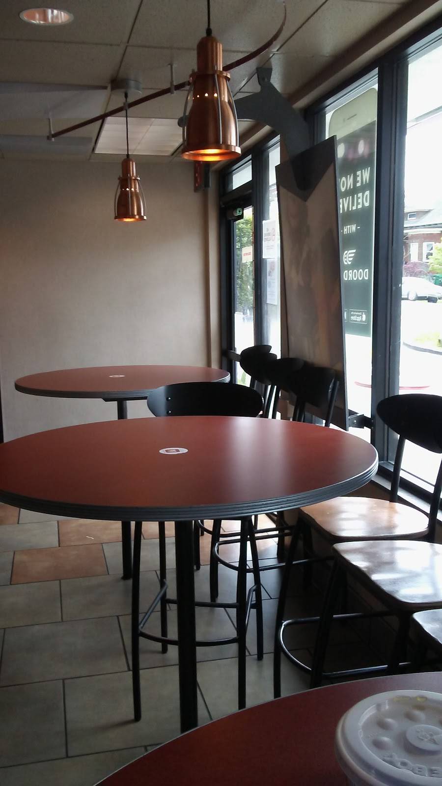 Jack in the Box | restaurant | 6510 Telegraph Ave, Oakland, CA 94609, USA | 5105475241 OR +1 510-547-5241