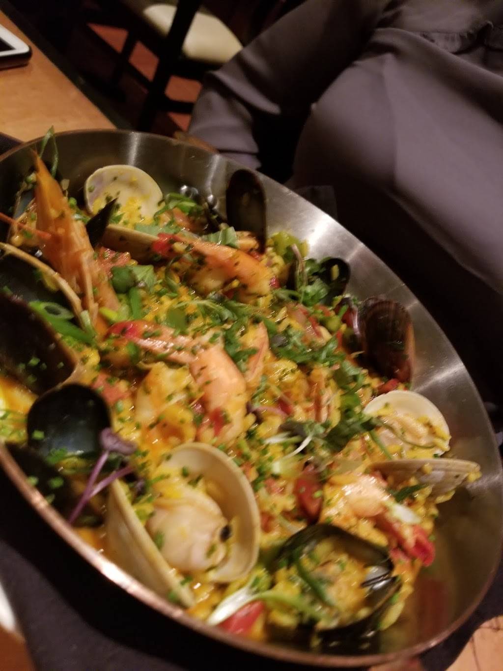 Blacks Bar & Kitchen | restaurant | 7750 Woodmont Ave, Bethesda, MD 20814, USA | 3016525525 OR +1 301-652-5525