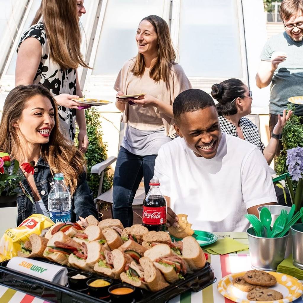 Subway | meal delivery | 12020 SW 8th St, Miami, FL 33184, USA | 3052072648 OR +1 305-207-2648