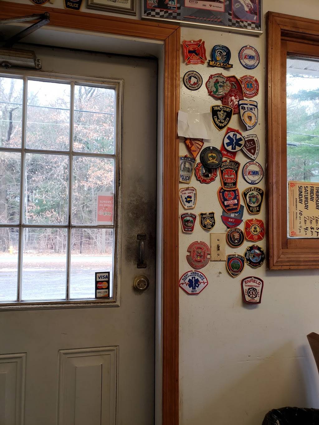 911 Burgers & Dogs | restaurant | 1157 N Westfield St, Feeding Hills, MA 01030, USA | 4137866800 OR +1 413-786-6800