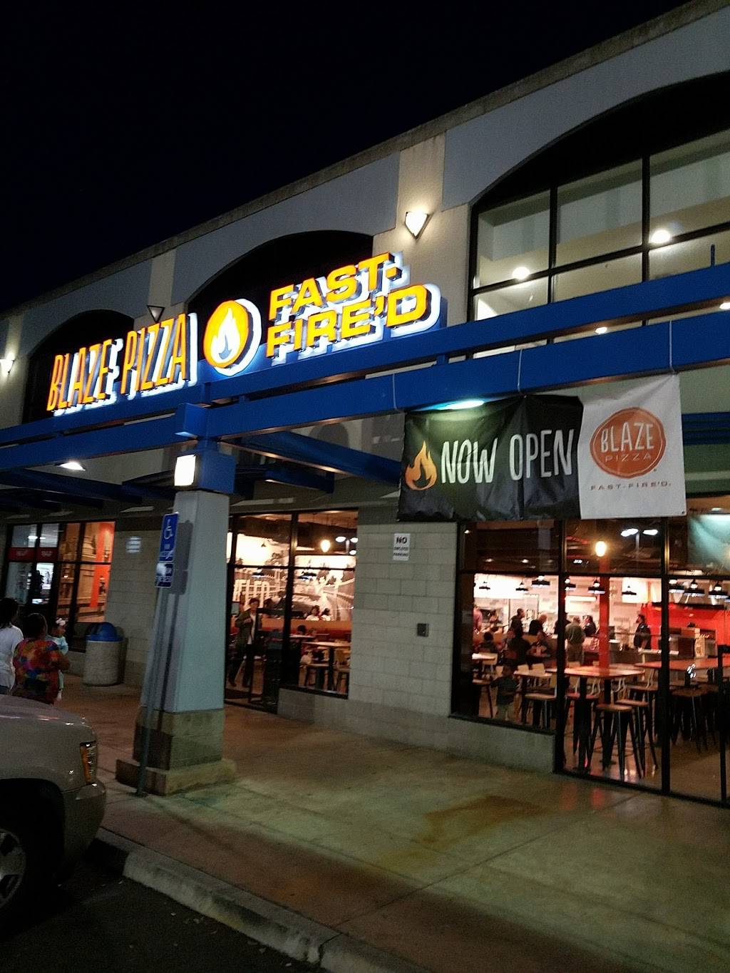 Blaze Pizza | meal takeaway | 643 N Fair Oaks Ave, Pasadena, CA 91103, USA | 6262386026 OR +1 626-238-6026