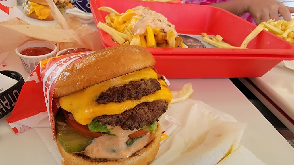 In-N-Out Burger | restaurant | 795 E 800 N, Spanish Fork, UT 84660, USA | 8007861000 OR +1 800-786-1000