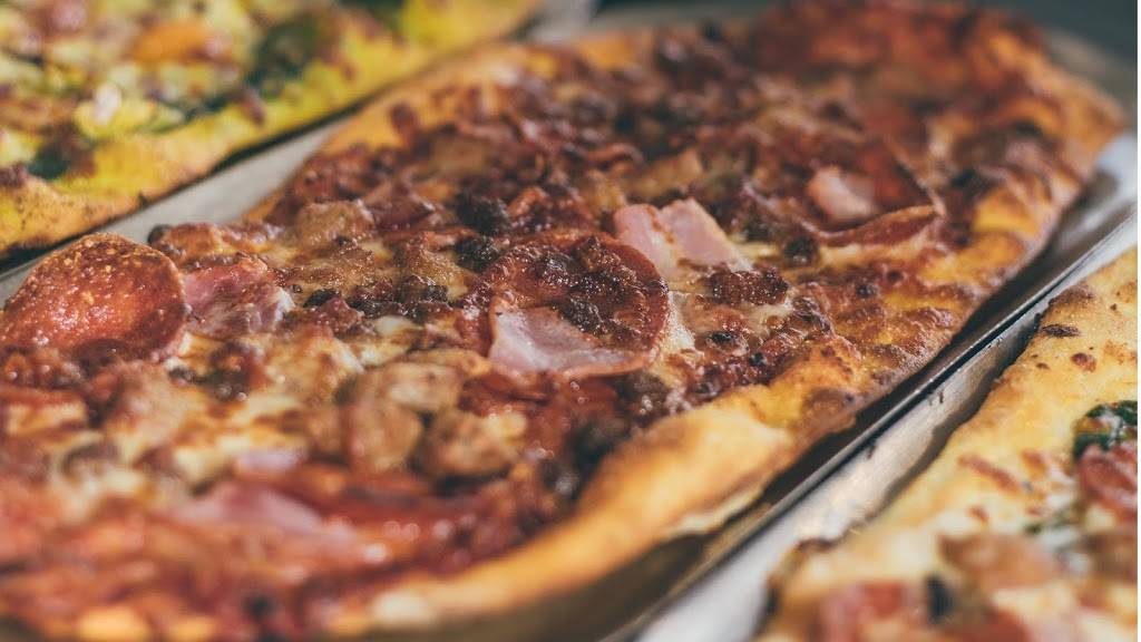 Slim & Huskys Pizza Beeria | restaurant | 1016 Howell Mill Rd, Atlanta, GA 30318, USA | 4044583327 OR +1 404-458-3327