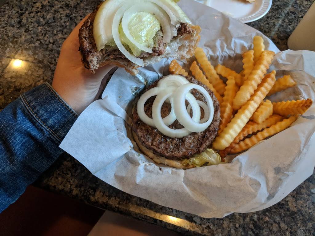 Greystone Castle | restaurant | 8 N Madison Ave, Sturgeon Bay, WI 54235, USA | 9207439923 OR +1 920-743-9923