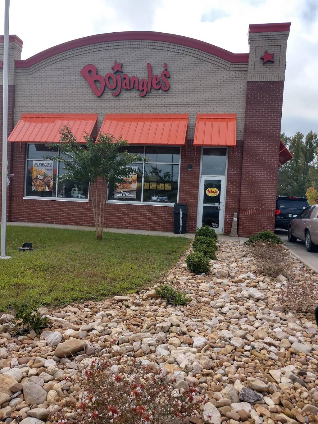 Bojangles Famous Chicken n Biscuits | restaurant | 1850 Stavemill Crossing Ln, Powhatan, VA 23139, USA | 8047941298 OR +1 804-794-1298