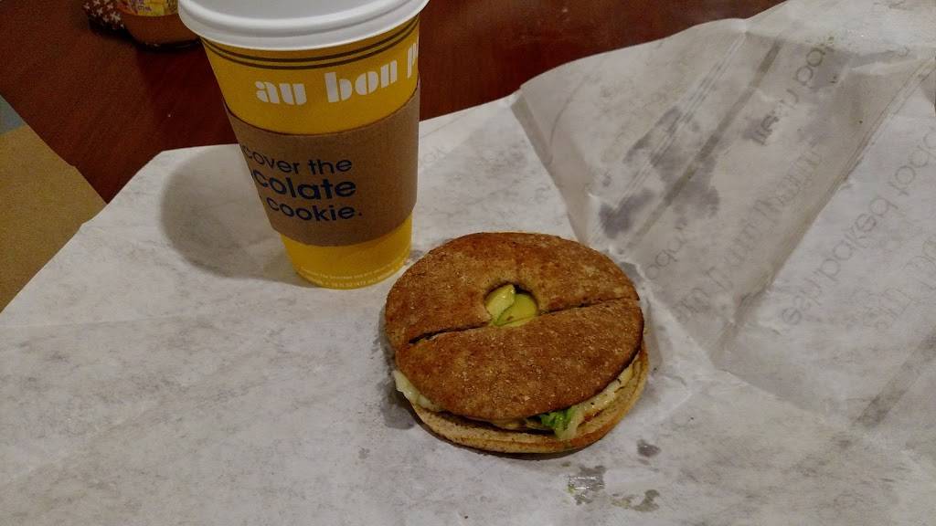 Au Bon Pain | cafe | 222 W Merchandise Mart Plaza #208, Chicago, IL 60654, USA | 3127559779 OR +1 312-755-9779