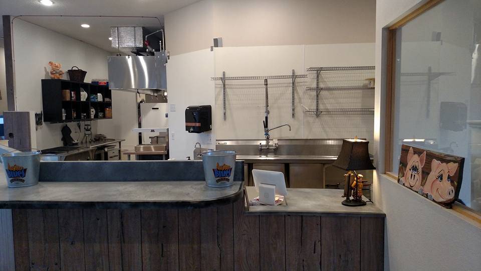 County Line Catering | restaurant | 6677 16th Ave SW, Cedar Rapids, IA 52404, USA | 3193784777 OR +1 319-378-4777