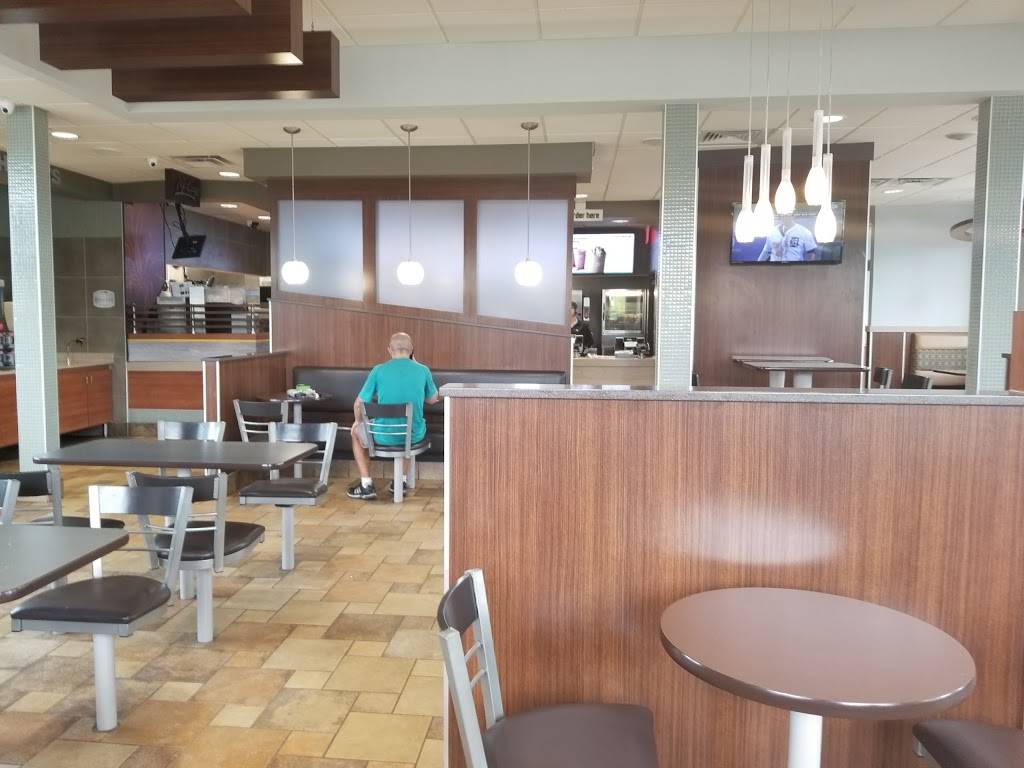 McDonalds | cafe | 710 E Front St, Traverse City, MI 49686, USA | 2319465740 OR +1 231-946-5740
