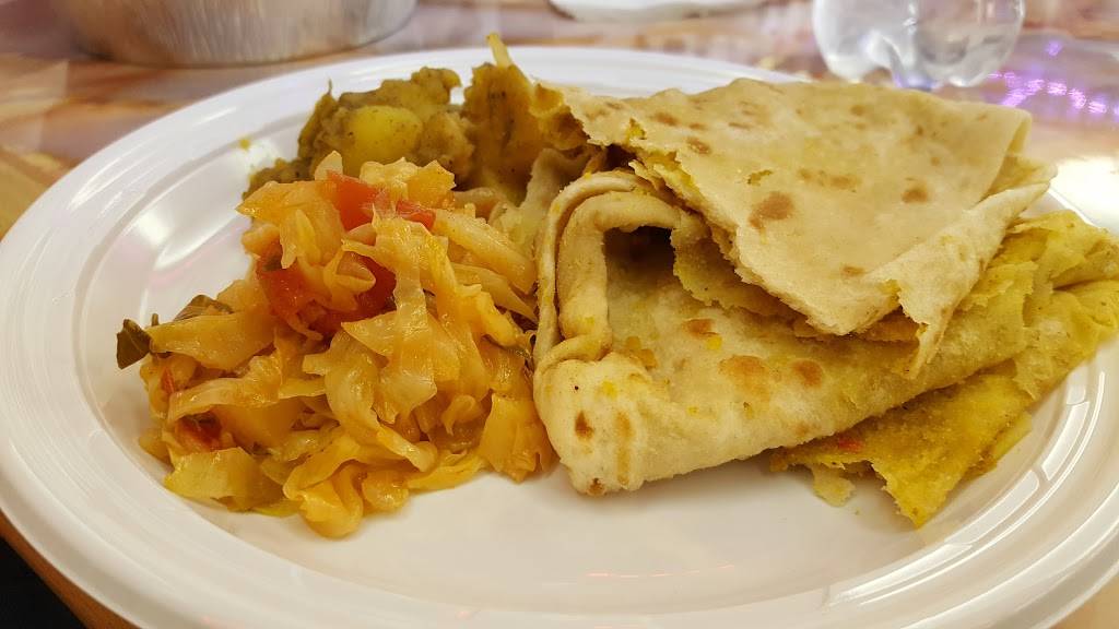 Singhs Roti Shop & Bar | restaurant | 13118 Liberty Ave, South Richmond Hill, NY 11419, USA | 7183235990 OR +1 718-323-5990