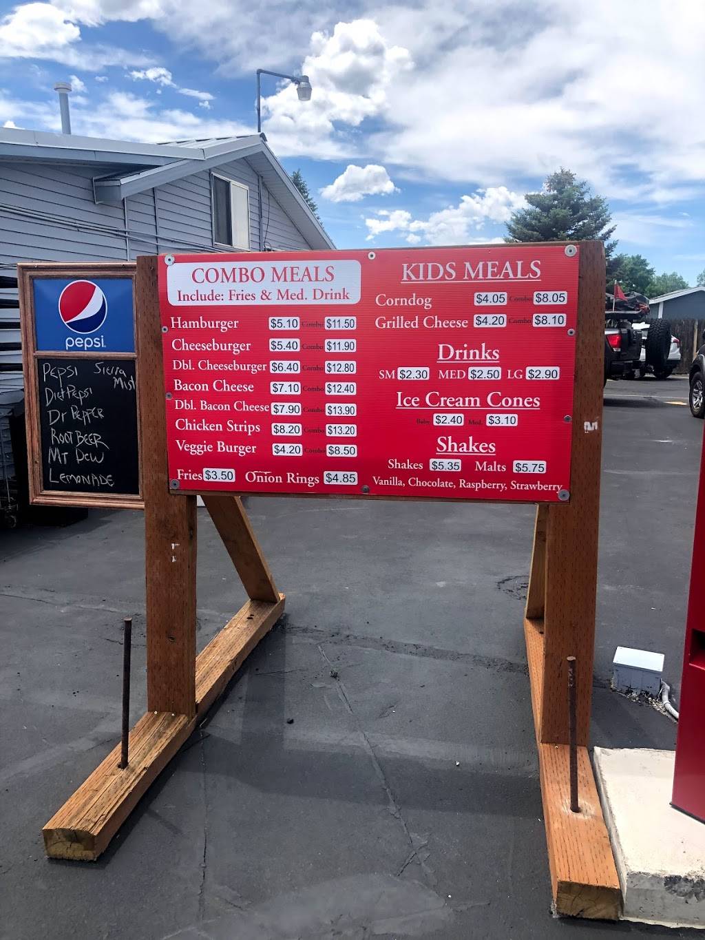 Dicks Burger Shack | restaurant | 235 E Center St, Kamas, UT 84036, USA | 4357834312 OR +1 435-783-4312