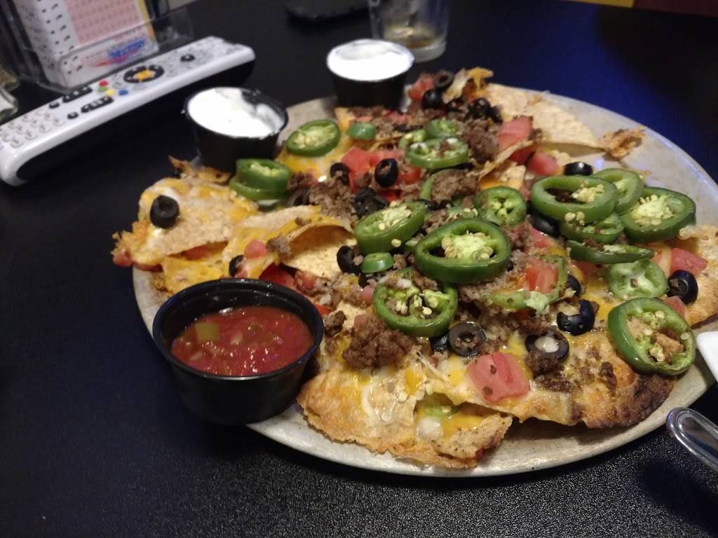 Christophers Sports Tavern | restaurant | 360 Cooley St, Springfield, MA 01128, USA | 4133630650 OR +1 413-363-0650