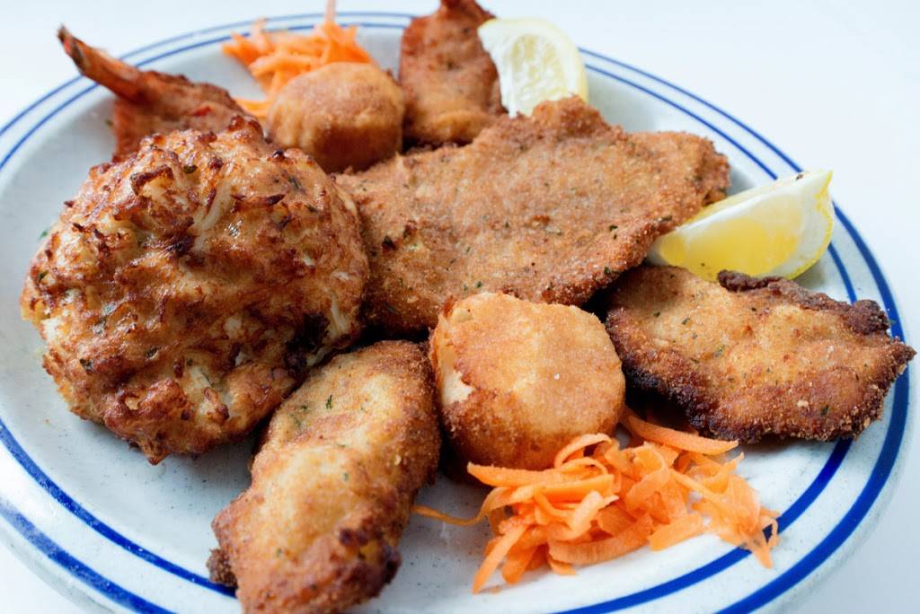 By The Docks Seafood Restaurant | restaurant | 3321 Eastern Blvd, Middle River, MD 21220, USA | 4106861188 OR +1 410-686-1188