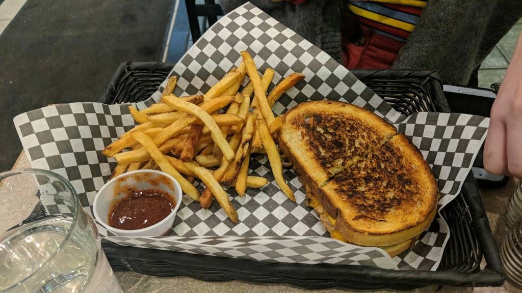 Ricks Cookhouse | restaurant | 540 Davis Dr, Newmarket, ON L3Y 2P3, Canada | 9052358808 OR +1 905-235-8808