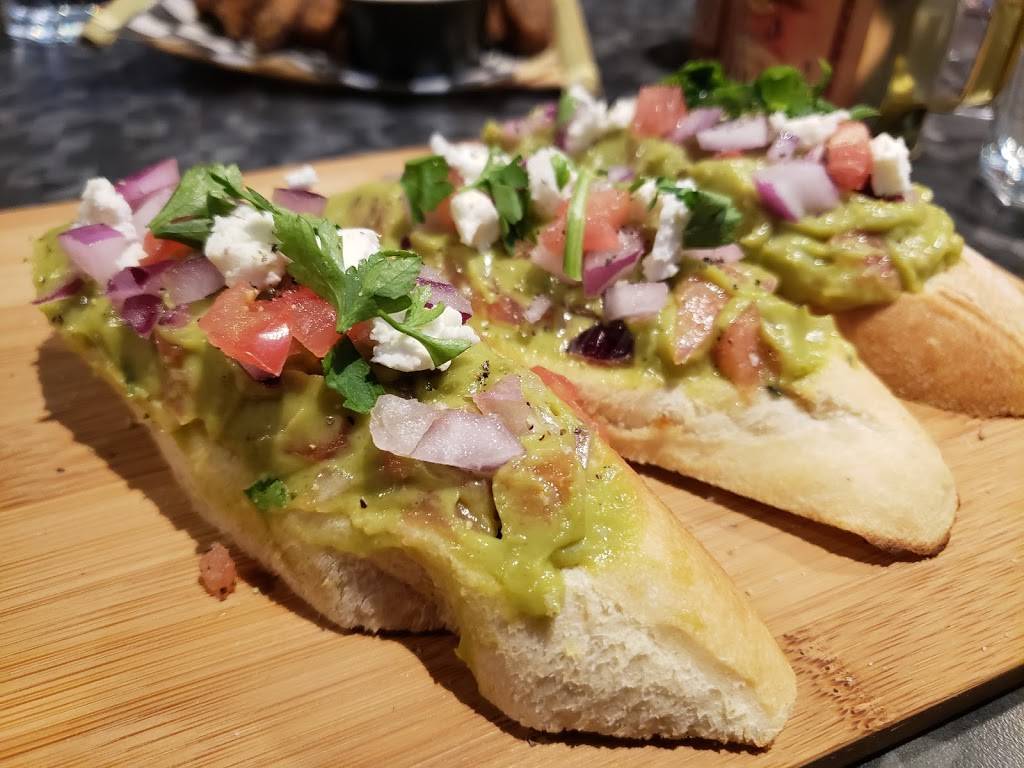 Gus Social | restaurant | 120 St Andrew St W, Fergus, ON N1M 1N5, Canada | 5198432688 OR +1 519-843-2688