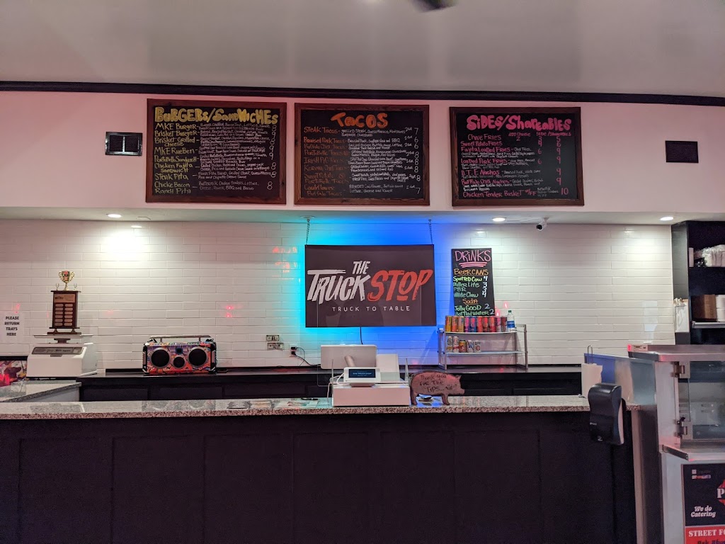 Pig Tailz | restaurant | 707 E Brady St, Milwaukee, WI 53202, USA | 4148374194 OR +1 414-837-4194