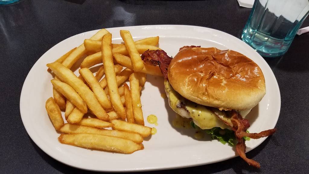 Friendlys | restaurant | 170 Clinton Ave, Cortland, NY 13045, USA | 6077569805 OR +1 607-756-9805