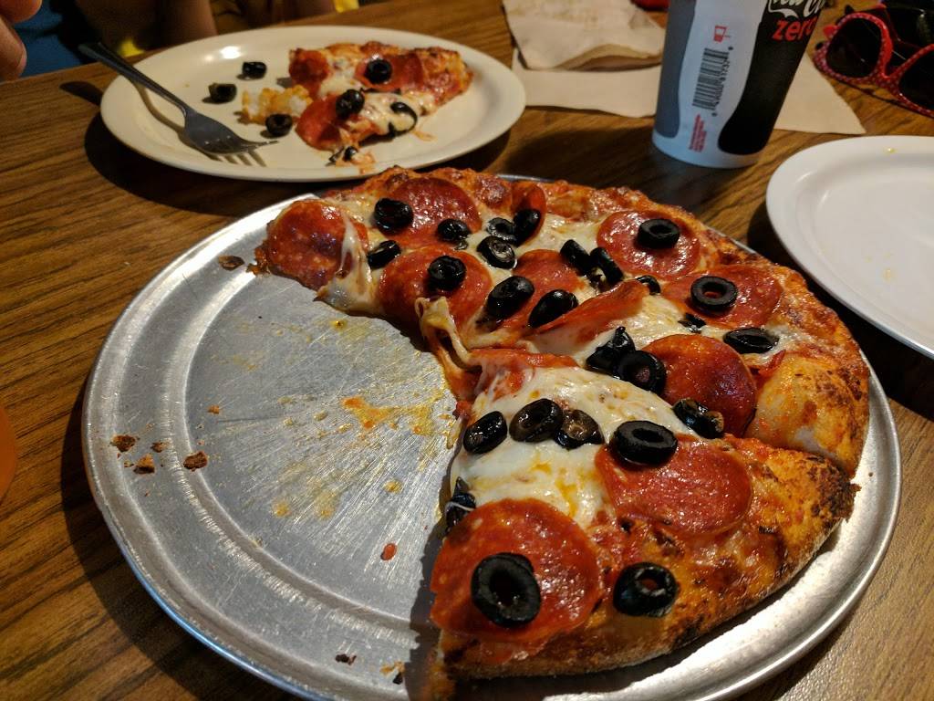 Old Town Pizza and Tap House | restaurant | 9677 Elk Grove Florin Rd, Elk Grove, CA 95624, USA | 9166866655 OR +1 916-686-6655