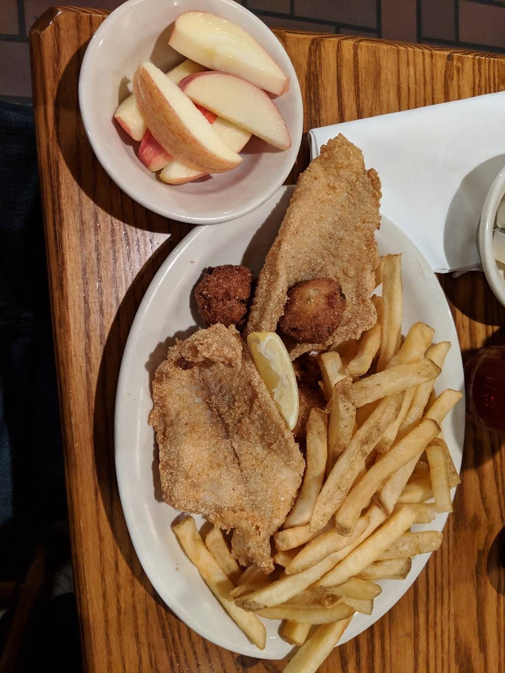 Cracker Barrel Old Country Store | restaurant | 6050 National Rd E, Richmond, IN 47374, USA | 7659350881 OR +1 765-935-0881