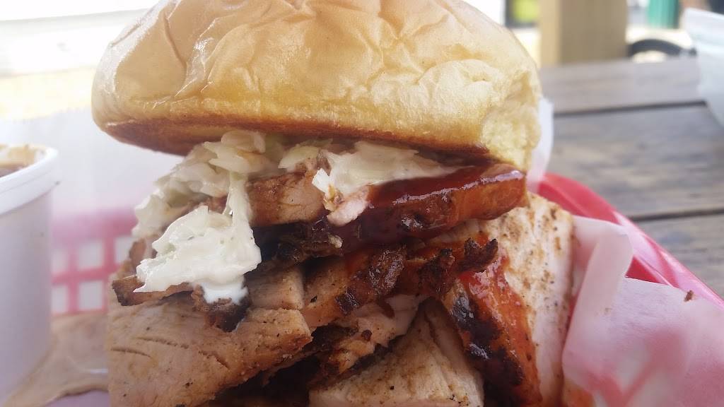 Elis BBQ | meal takeaway | 3313 Riverside Dr, Cincinnati, OH 45226, USA | 5135331957 OR +1 513-533-1957