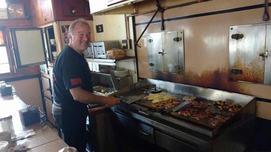 Day & Night Diner | restaurant | 1456 N Main St, Palmer, MA 01069, USA | 4132834536 OR +1 413-283-4536