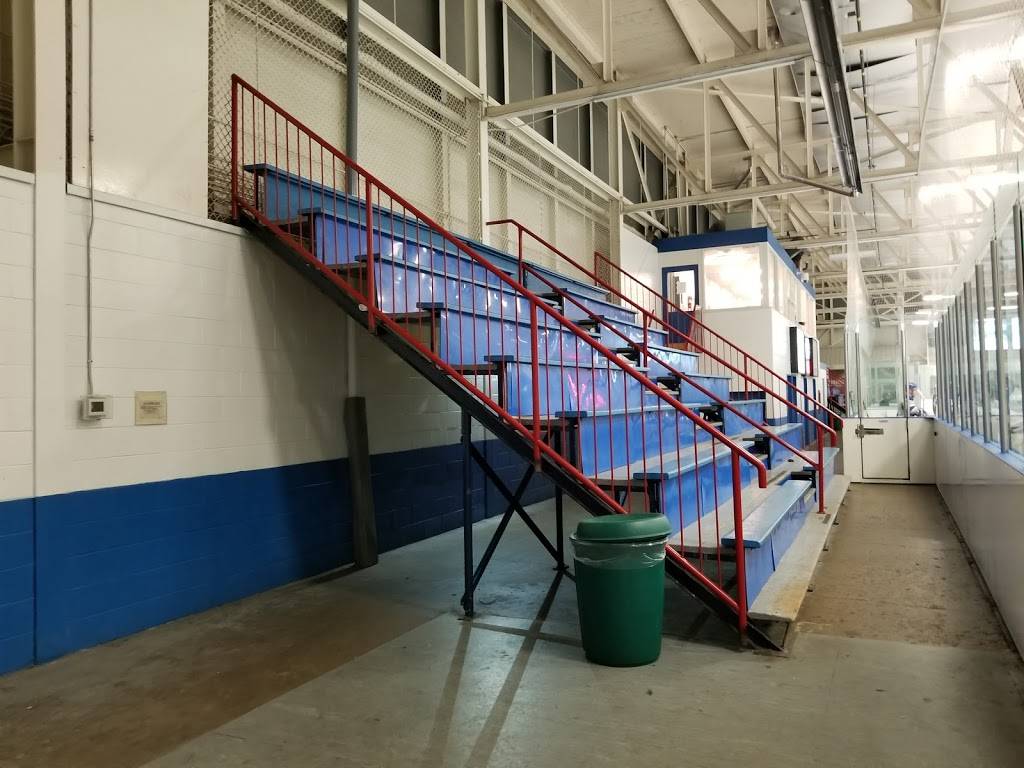 Larry Grossman Forest Hill Memorial Arena | restaurant | 340 Chaplin Crescent, Toronto, ON M5N 2N3, Canada | 4164881800 OR +1 416-488-1800