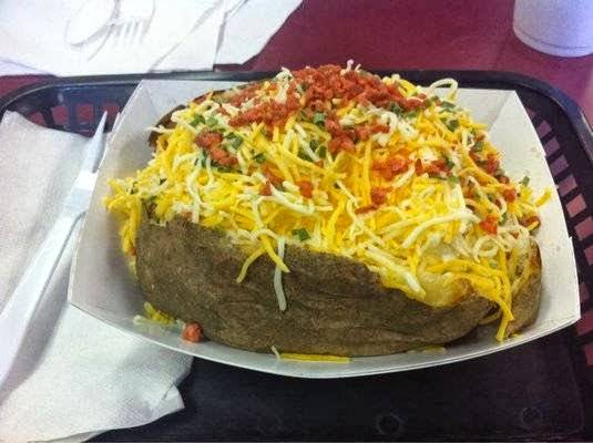 Bos Spuds & Burgers | meal takeaway | 12895 Josey Ln, Farmers Branch, TX 75234, USA | 9722437783 OR +1 972-243-7783