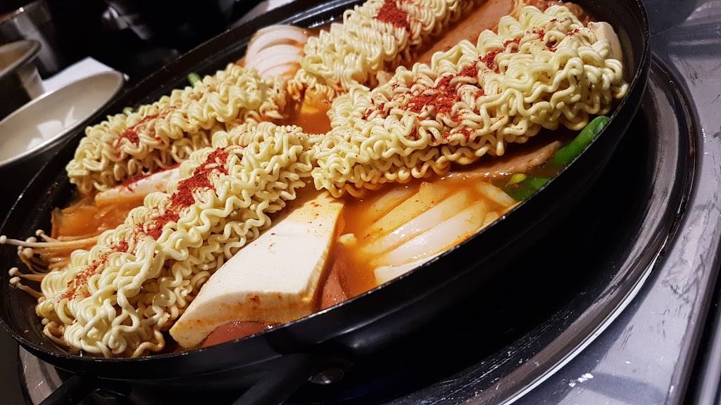 Sikgaek Korean Noodle | restaurant | 800 Dundas St E, Mississauga, ON L4Y 2B6, Canada | 4168051452 OR +1 416-805-1452