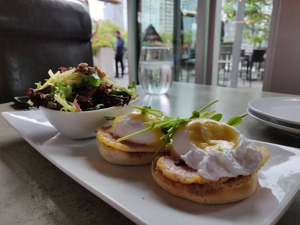 Hunters Landing | restaurant | 82 Fort York Blvd, Toronto, ON M5V 4A6, Canada | 6473526082 OR +1 647-352-6082