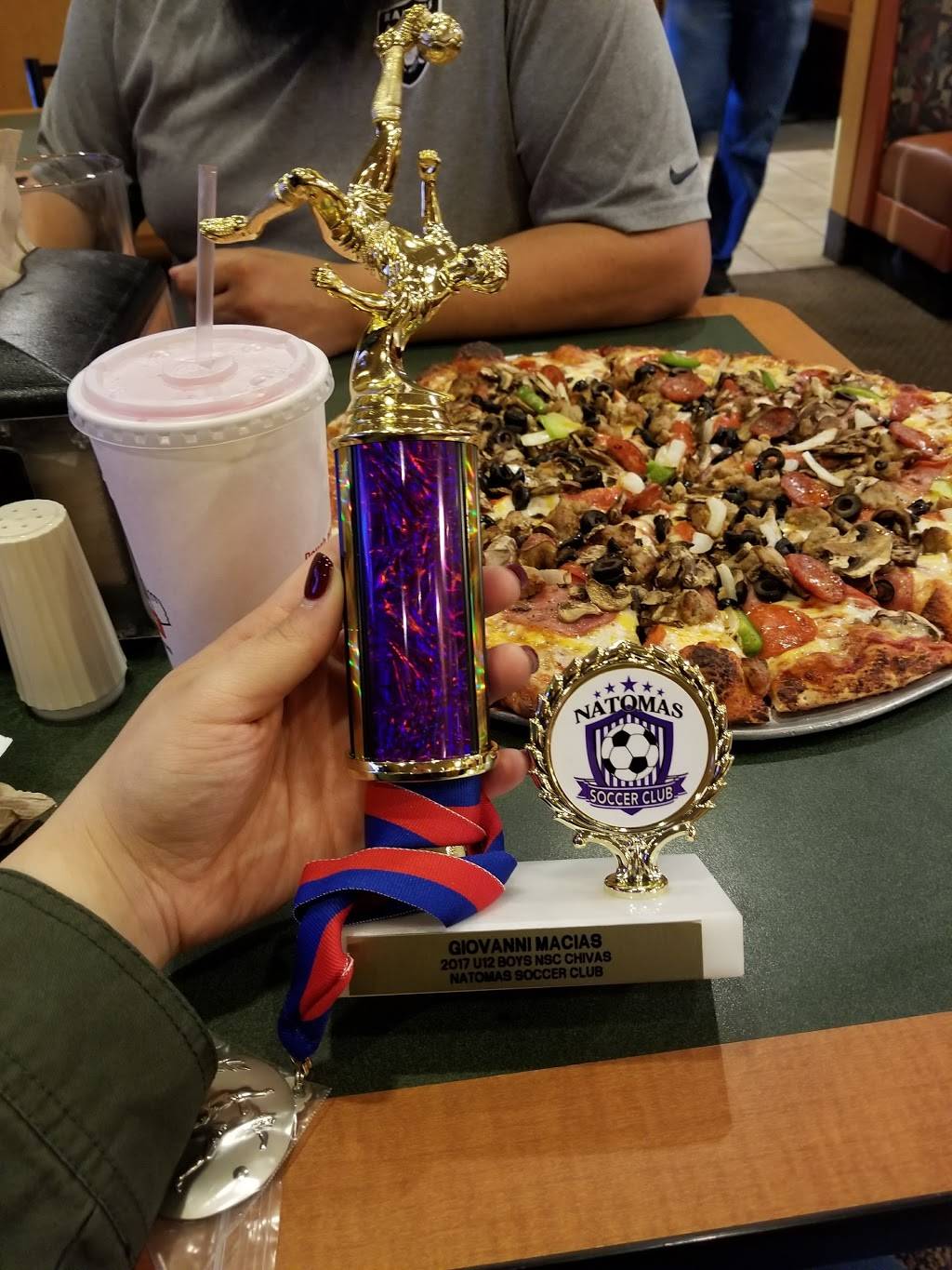 Round Table Pizza | meal delivery | 3290 Arena Blvd, Sacramento, CA 95834, USA | 9162856747 OR +1 916-285-6747