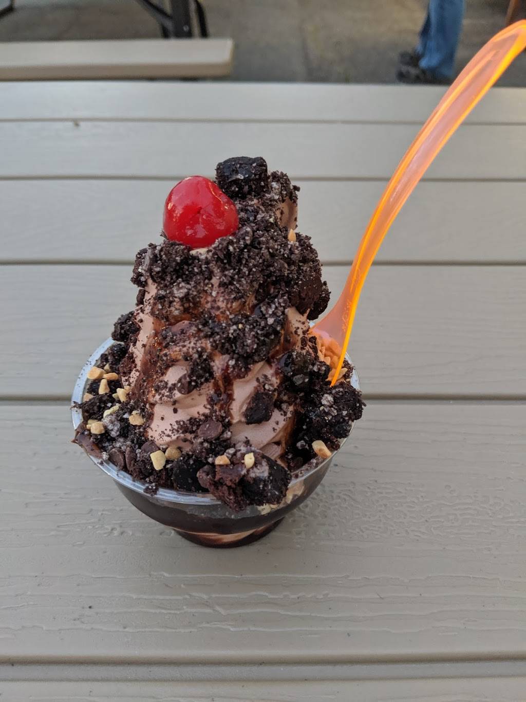 Twist Ice Cream | restaurant | 7499 Linden Rd, Swartz Creek, MI 48473, USA | 8102582340 OR +1 810-258-2340
