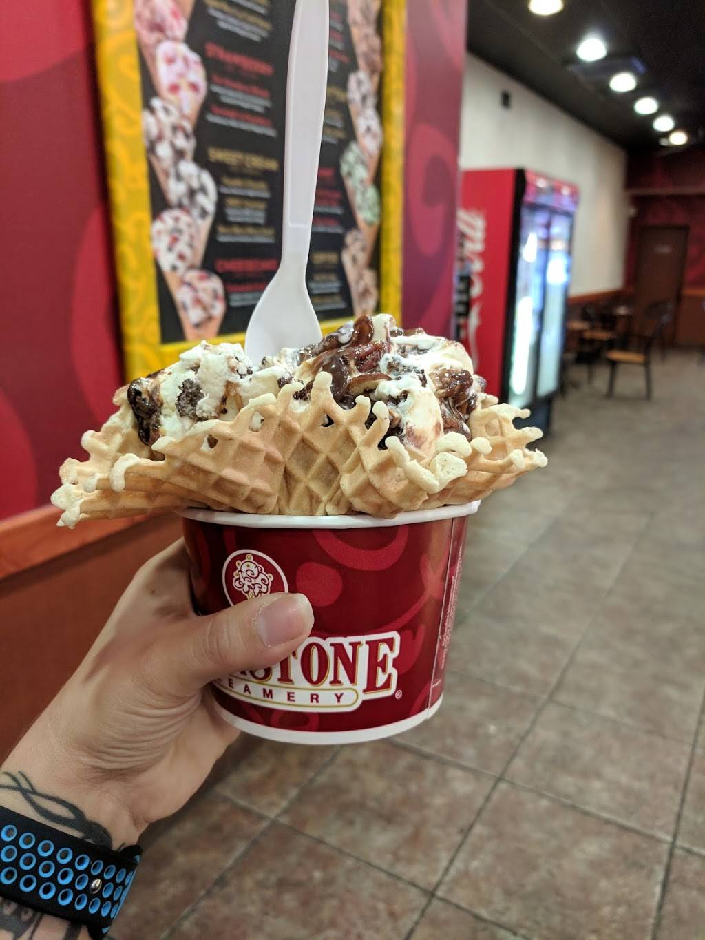 Cold Stone Creamery | bakery | 356 High St, Morgantown, WV 26505, USA | 3042922653 OR +1 304-292-2653