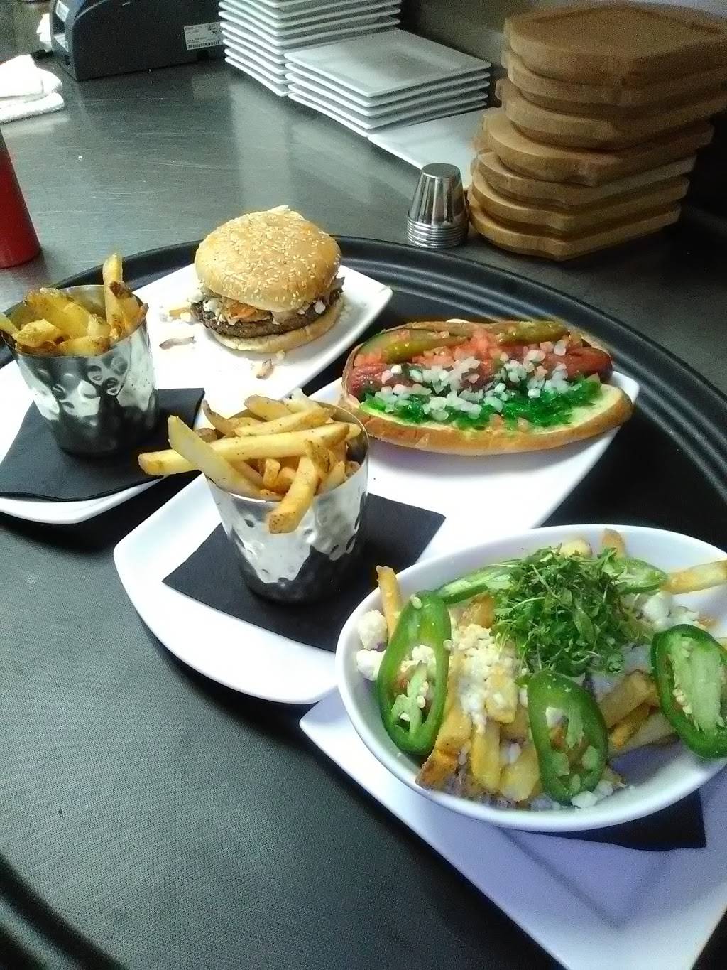 Post Time Sports Bar & Grille | restaurant | 13860 Rockland Rd, Libertyville, IL 60048, USA | 8473677170 OR +1 847-367-7170