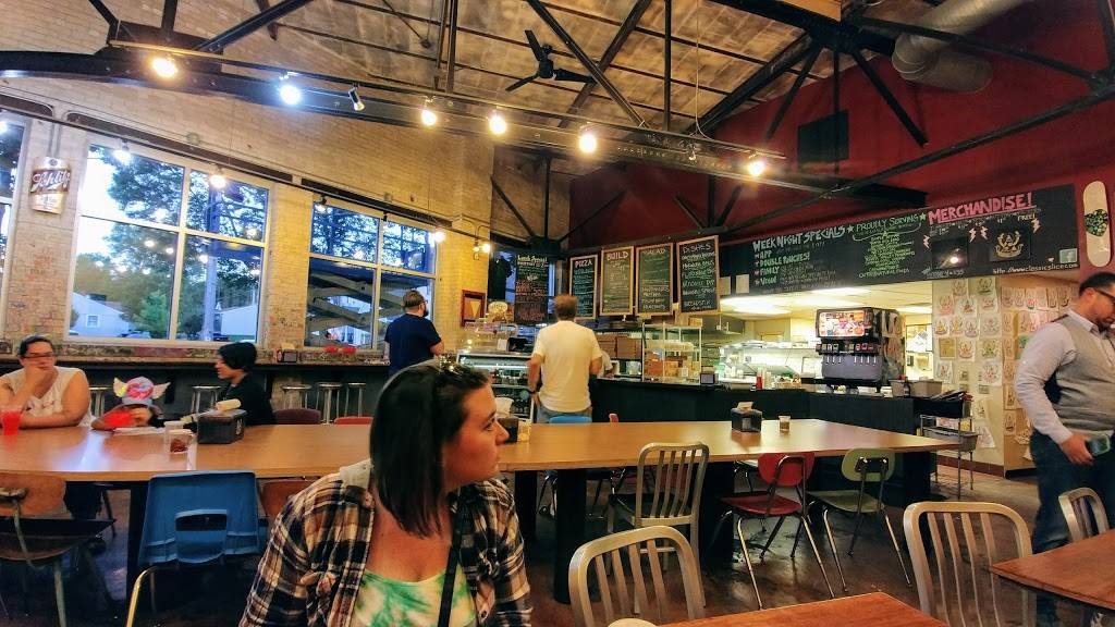 Classic Slice | restaurant | 2797 S Kinnickinnic Ave, Milwaukee, WI 53207, USA | 4142382406 OR +1 414-238-2406