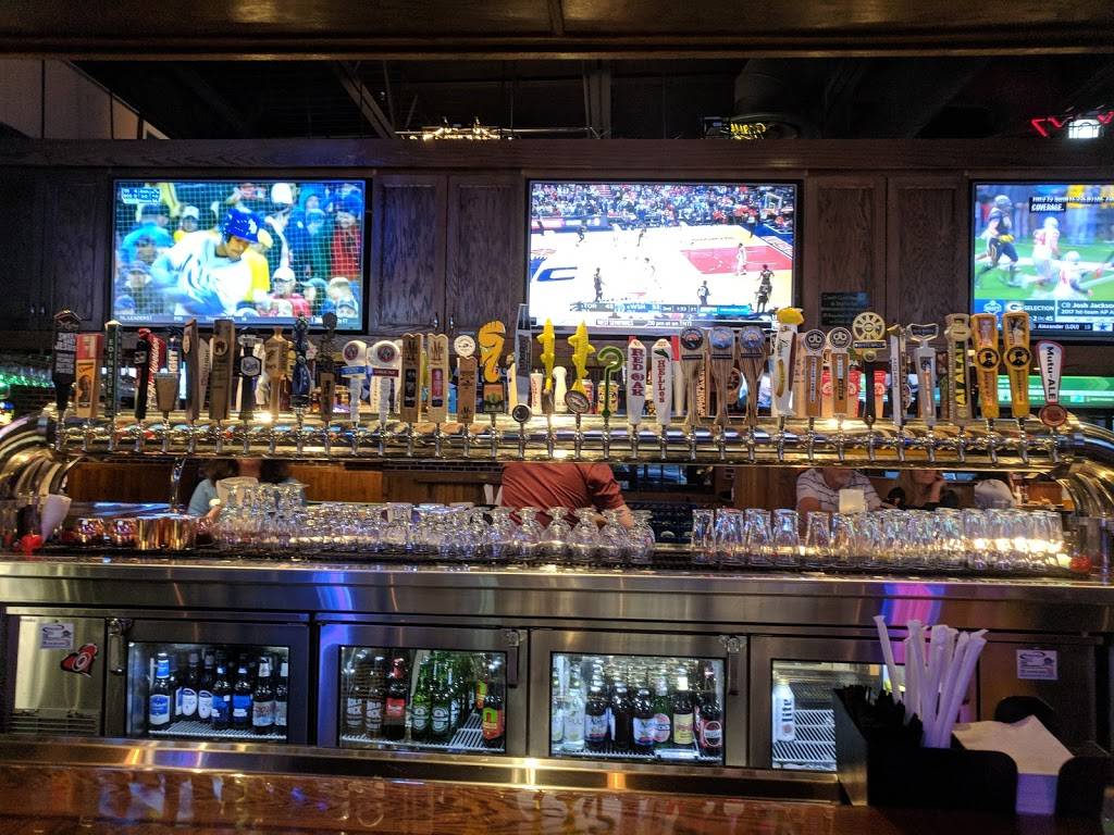 Carolina Ale House | restaurant | 400 Conservation Rd, Garner, NC 27529, USA | 9197722646 OR +1 919-772-2646