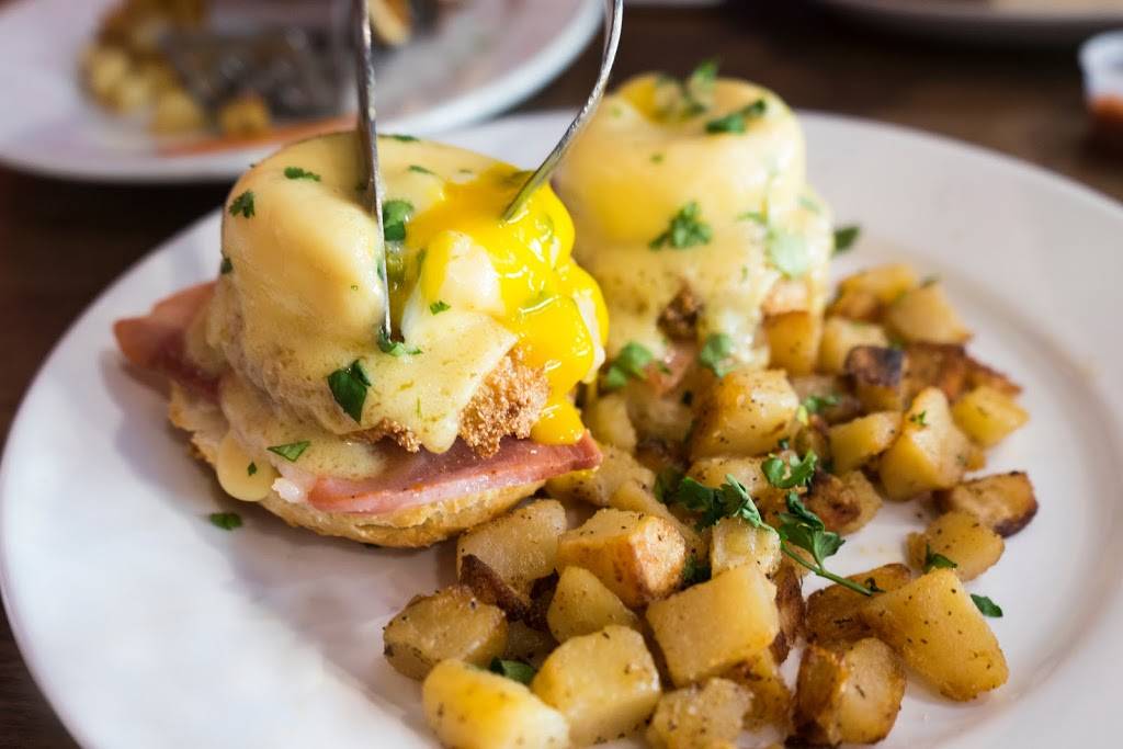 Frizzle Chicken Farmhouse Cafe | restaurant | 2785 Parkway, Pigeon Forge, TN 37863, USA | 8657747707 OR +1 865-774-7707