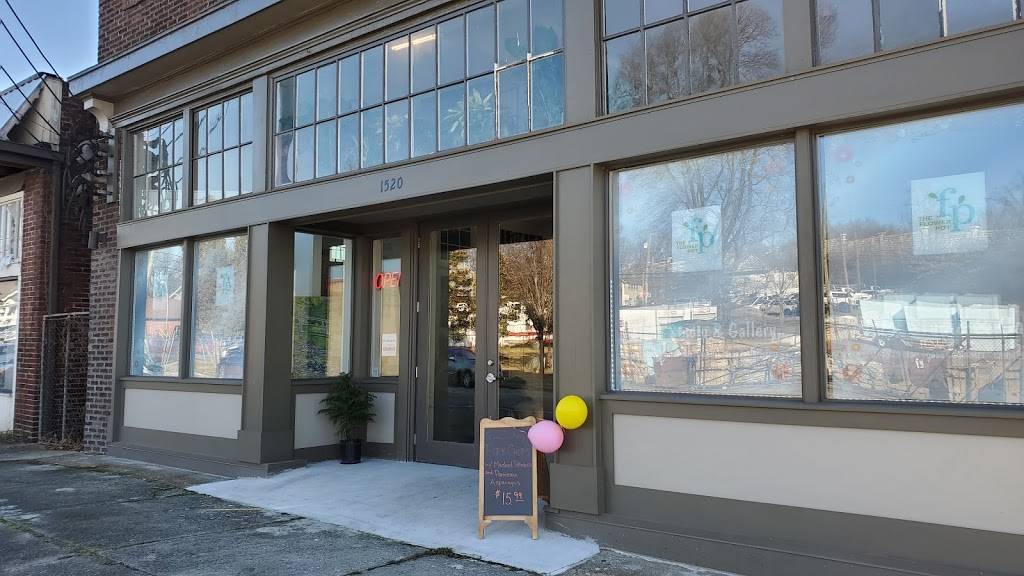 The Flower Pot | restaurant | 1520 Washington Ave, Knoxville, TN 37917, USA | 8008247792 OR +1 800-824-7792