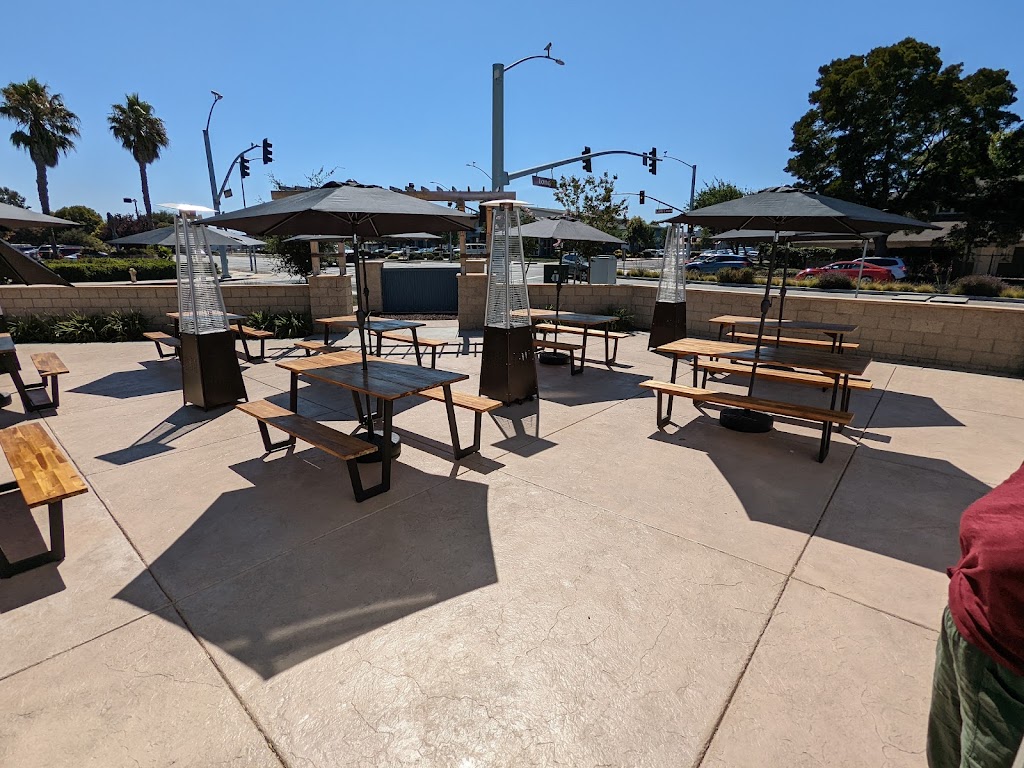 Brooks Burgers SLO | restaurant | 134 Tank Farm Rd, San Luis Obispo, CA 93401, USA | 8054393092 OR +1 805-439-3092