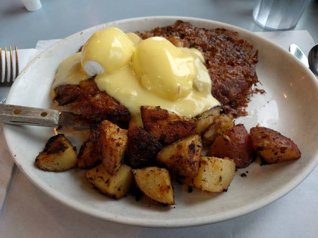 Moonakis Cafe | restaurant | 460 Waquoit Highway (Route 28),, diagonally across from Cumberland Farms Gas, East Falmouth, MA 02536, USA | 5084579630 OR +1 508-457-9630