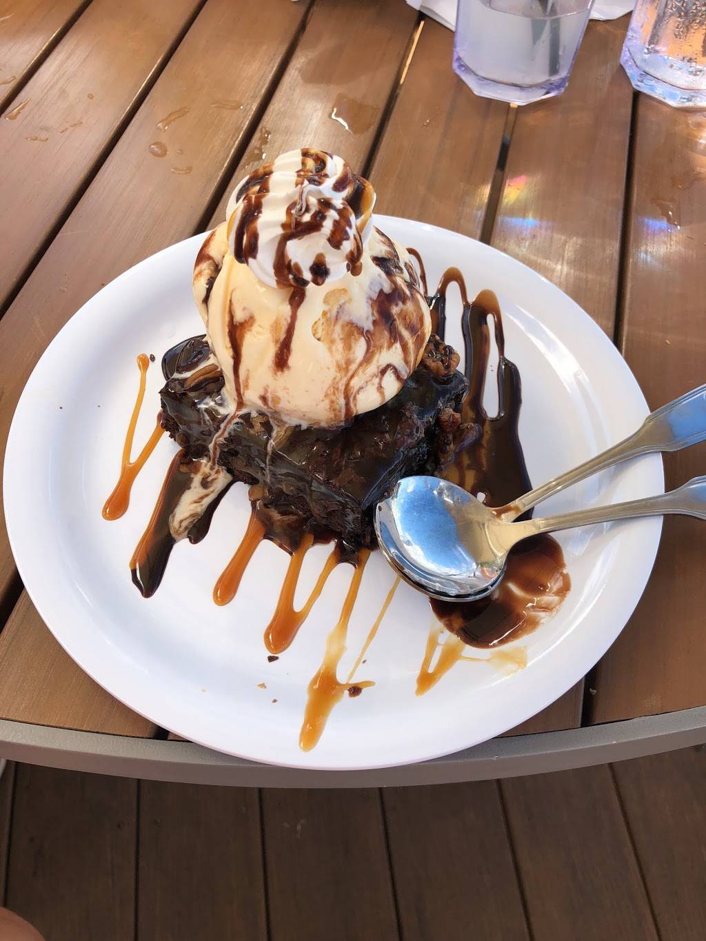 Shuckers Waterfront Bar & Grill | restaurant | 1819 79th Street Causeway, North Bay Village, FL 33141, USA | 3058661570 OR +1 305-866-1570