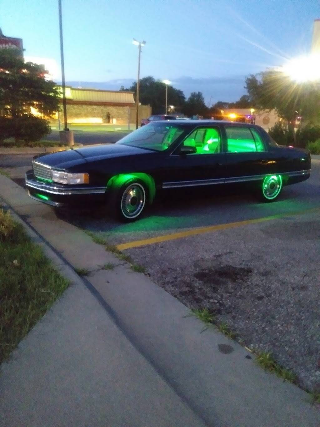 Burger King | restaurant | 200 S Rock Rd, Wichita, KS 67207, USA | 3162432048 OR +1 316-243-2048