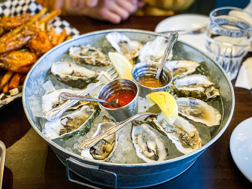 The Greyhound Bar & Grill | restaurant | 933 S Brand Blvd, Glendale, CA 91204, USA | 7472406825 OR +1 747-240-6825